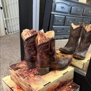 Size 8 Old Gringo Boots complemented by Swarovski crystals, Still in Box!